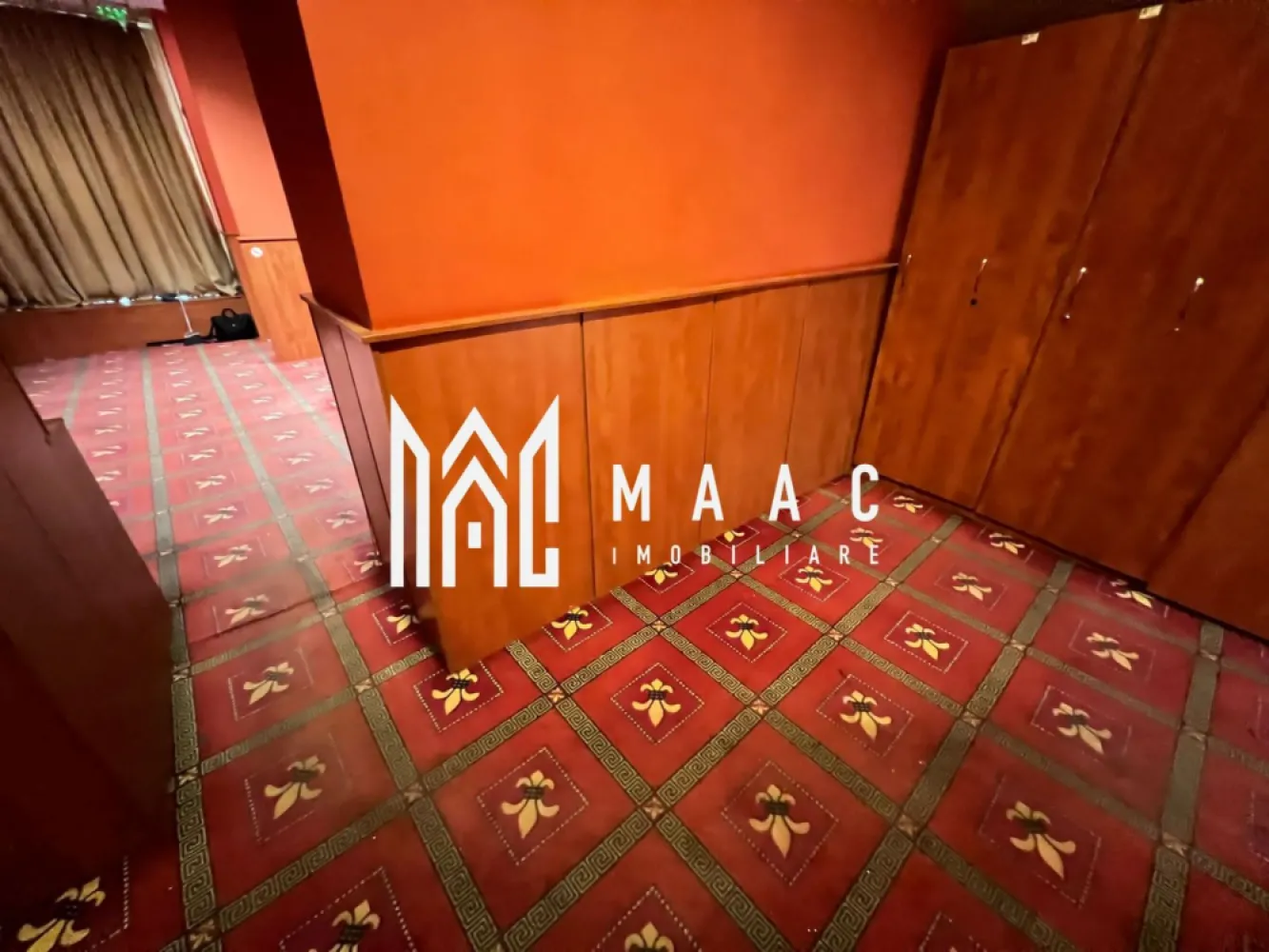 Spatiu comercial | Piata Mare | 95 MPU | Ultracentral - MAAC Imobiliare va prezinta un spatiu comercial ULTRACENTRAL.

Localizare:

Situat in centrul orasului, ofera vizibilitate ridicată și accesibilitate ușoară.
Zonă în plină dezvoltare, atractivă pentru clienți locali și turiști.

Suprafață:

Spațiu comercial cu o suprafață utilă de 95.4 mp utili.

Potențial versatil:

Ideal pentru diverse tipuri de afaceri și activități comerciale.

Oportunitate de investiție:

Spațiu comercial cu potențial de creștere într-o zonă în dezvoltare.
Atrage atenția investitorilor și antreprenorilor datorită facilităților și localizării sale strategice.

Pentru mai multe informatii, va rog sa ne contactati si sa specificati ID: CP2662245