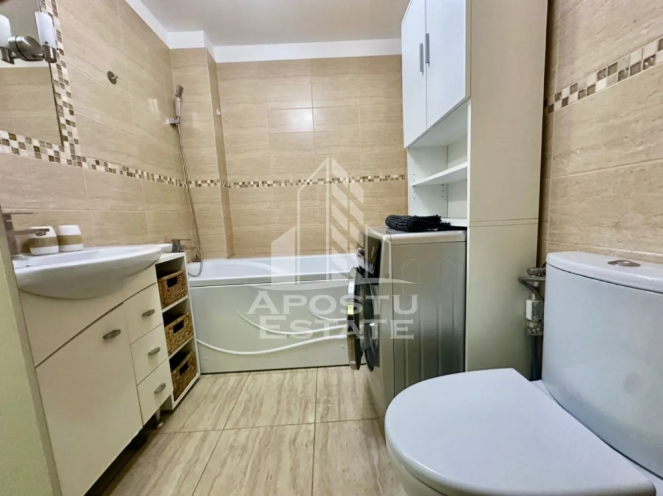 Apartament cu 2 camere, bucatarie inchisa, etaj 1, zona centrala Giroc
