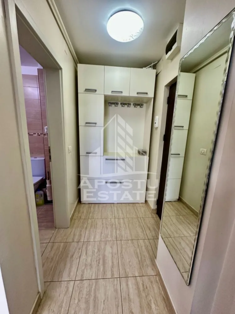 Apartament cu 2 camere, bucatarie inchisa, etaj 1, zona centrala Giroc