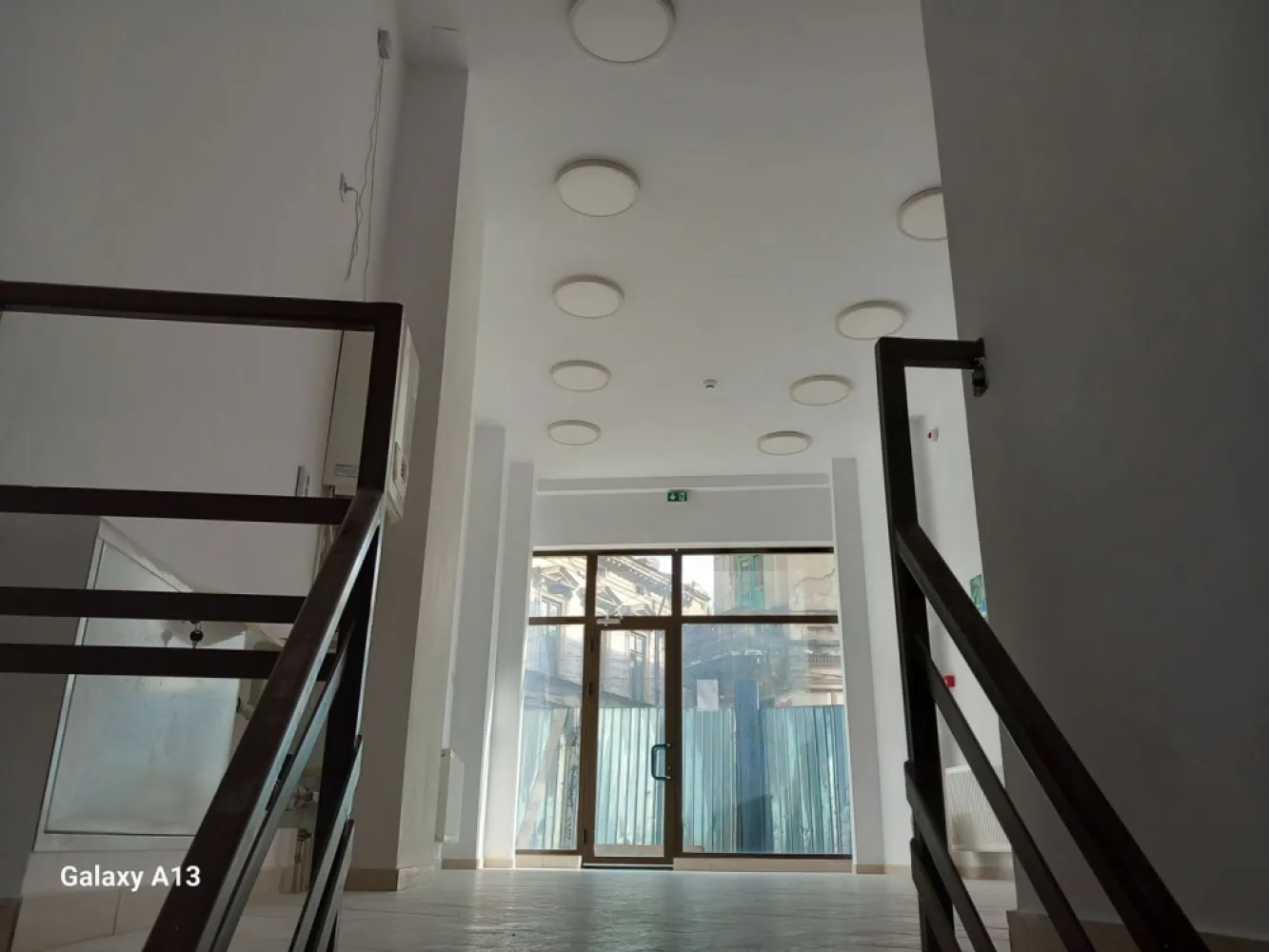 BRASADAS închiriază spatiu comercial RENOVAT Lipscani 120mp. - Agenția BRASADAS închiriază spatiu comercial RENOVAT situat în zona Lipscani, cu centrala termica.
Suprafata la parter este de 60 mp. la parter si 60 mp. la demisol.
Pentru mai multe oferte accesați www.brasadas.com.