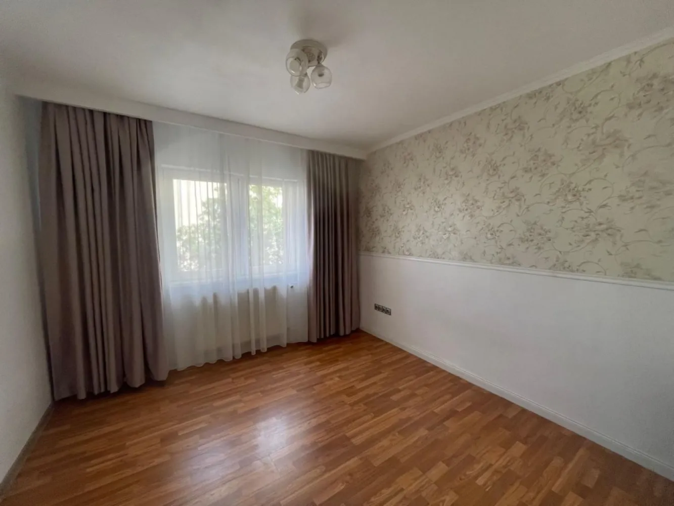Ap. 3 camere complet mobilat,etaj 2 – Iosia-Pret 119.500 euro neg