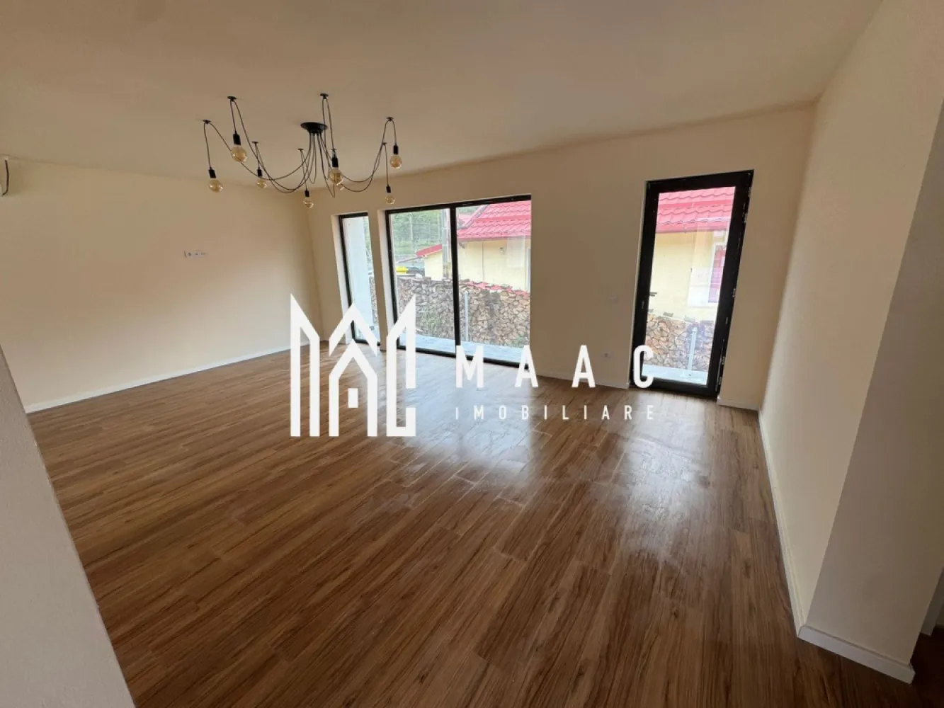 Casa 3 Camere | 70MPU | Loc de parcare | Tocile - MAAC Imobiliare vă propune spre vânzare o casa moderna , finalizata în anul 2024, situata într-o zonă liniștită din Tocile, la câteva minute de Sibiu. 

Detalii proprietate:
• Suprafață utilă: 70mpu
• Compartimentare: 3 camere decomandate
• Parcare în fața imobilului

Detalii tehnice:
• Structură din cărămidă Porotherm
• Ciment Holcim și materiale de calitate
• Izolație exterioară de 10 cm
• Ferestre termopan cu 7 camere și 2 foi de sticlă
• Predare la cheie

Pentru mai multe detalii sau pentru programarea unei vizionări, vă rugăm să ne contactați și să menționați ID-ul proprietății: CP279727.