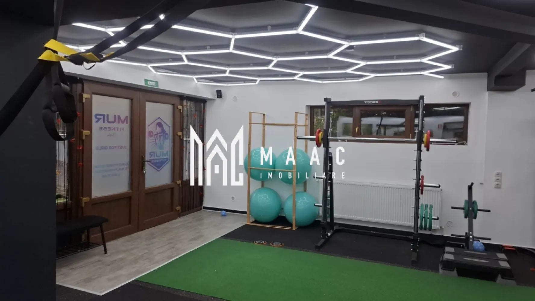 Spațiu Comercial | 92 Mp | Loc de Parcare | Calea Dumbrăvii - MAAC Imobiliare vă propune spre închiriere un spațiu comercial modern, ideal pentru dezvoltarea afacerii dumneavoastră!

 Suprafață utilă: 92 mp
 Compartimentare: open space – flexibil și ușor de adaptat în funcție de activitate
 Dotări: grup sanitar propriu
 Loc de parcare inclus, în parcare proprie cu barieră
 Stare: amenajat, gata pentru utilizare imediată

Spațiul beneficiază de o compartimentare eficientă, oferind un ambient luminos și primitor, potrivit pentru diverse tipuri de activități comerciale sau de servicii (birouri, showroom, salon etc.).

Avantaje:

vizibilitate bună
acces facil
parcare privată securizată
posibilitate personalizare în funcție de necesități

Pentru mai multe detalii sau pentru a programa o vizionare, vă rugăm să ne contactați, specificând ID:CP3046707
