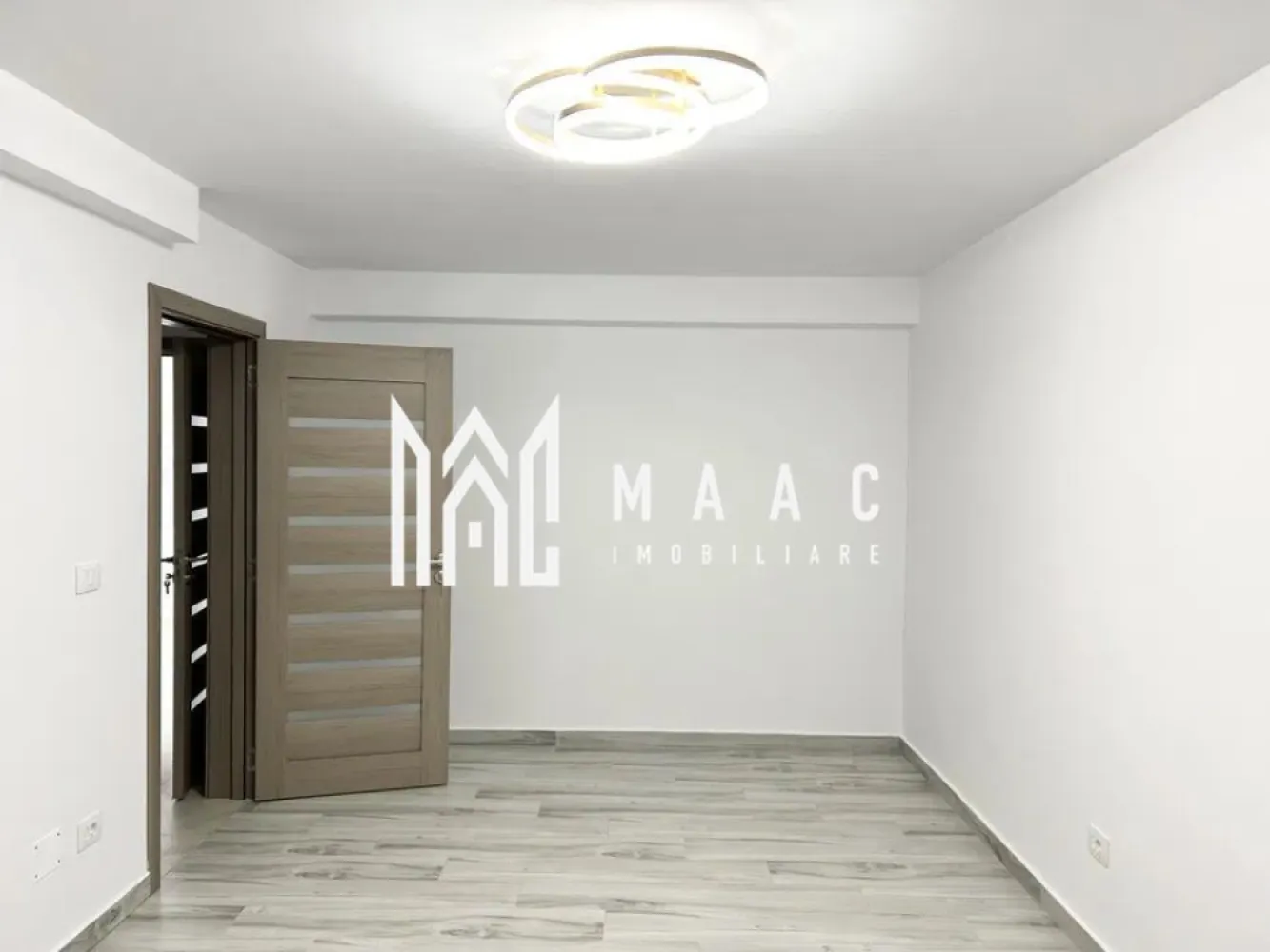 Apartament 3 camere | 65 MP | Renovat complet | Rahova - MAAC Imbobiliare prezinta un apartament cu 3 camere decomandat, renovat complet situat in zona Rahova.

Caracteristici:
Suprafață utilă: 65 mp
Compartimentare decomandată, cu hol de acces care separă toate camerele
Poziționare: demisol într-un bloc cu 4 etaje plus mansardă
Înălțimea apartamentului: 2,50 m
Ferestre clasice, cu deschidere de:
1,50 m lățime
1,10 m înălțime
Geam la baie pentru lumină naturală și aerisire

Stare și finisaje:
Apartament renovat complet, totul este nou
Încălzire în pardoseală
Se vinde exact ca în poze
Bucătărie separată
Baie cu cabină de duș și geam de aerisire

Facilități exterioare:
Locuri de parcare disponibile în zonă

Ideal pentru:
Locuință personală
Investiție, datorită zonei și renovării integrale

Localizare:
Situat în zona Rahova, la doar 4 minute de Piața Rahova, cu acces rapid la mijloace de transport, magazine, școli, farmacii, piețe și parcuri.

Pentru mai multe detalii precizati telefonic ca ati vazut anuntul cu ID: CP2835265