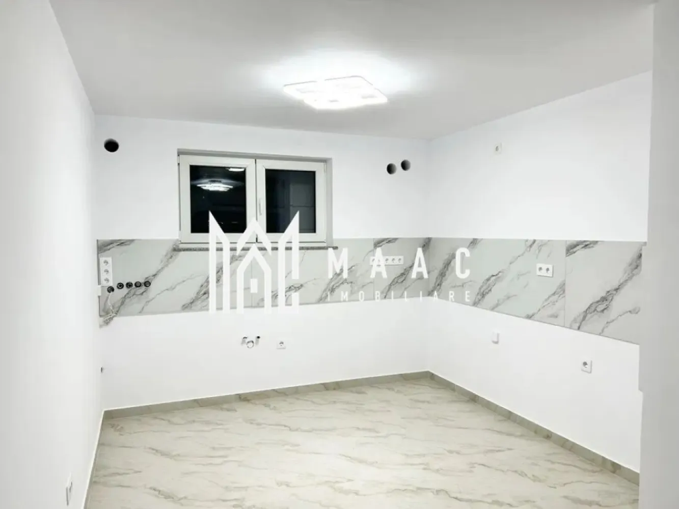 Apartament 3 camere | 65 MP | Renovat complet | Rahova - MAAC Imbobiliare prezinta un apartament cu 3 camere decomandat, renovat complet situat in zona Rahova.

Caracteristici:
Suprafață utilă: 65 mp
Compartimentare decomandată, cu hol de acces care separă toate camerele
Poziționare: demisol într-un bloc cu 4 etaje plus mansardă
Înălțimea apartamentului: 2,50 m
Ferestre clasice, cu deschidere de:
1,50 m lățime
1,10 m înălțime
Geam la baie pentru lumină naturală și aerisire

Stare și finisaje:
Apartament renovat complet, totul este nou
Încălzire în pardoseală
Se vinde exact ca în poze
Bucătărie separată
Baie cu cabină de duș și geam de aerisire

Facilități exterioare:
Locuri de parcare disponibile în zonă

Ideal pentru:
Locuință personală
Investiție, datorită zonei și renovării integrale

Localizare:
Situat în zona Rahova, la doar 4 minute de Piața Rahova, cu acces rapid la mijloace de transport, magazine, școli, farmacii, piețe și parcuri.

Pentru mai multe detalii precizati telefonic ca ati vazut anuntul cu ID: CP2835265