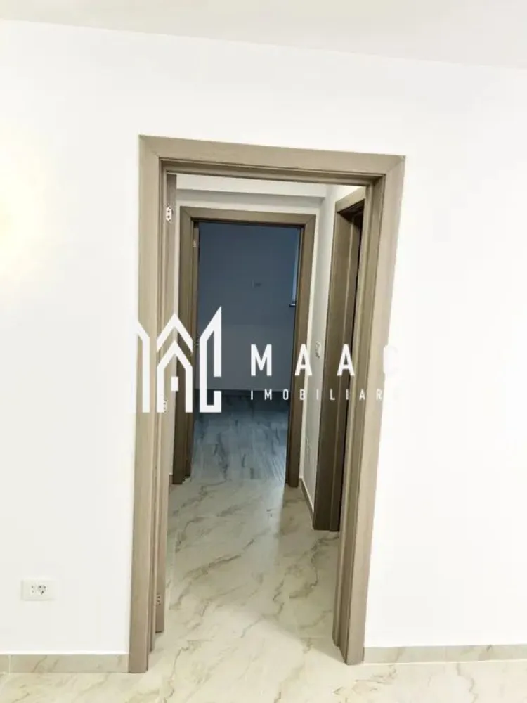 Apartament 3 camere | 65 MP | Renovat complet | Rahova - MAAC Imbobiliare prezinta un apartament cu 3 camere decomandat, renovat complet situat in zona Rahova.

Caracteristici:
Suprafață utilă: 65 mp
Compartimentare decomandată, cu hol de acces care separă toate camerele
Poziționare: demisol într-un bloc cu 4 etaje plus mansardă
Înălțimea apartamentului: 2,50 m
Ferestre clasice, cu deschidere de:
1,50 m lățime
1,10 m înălțime
Geam la baie pentru lumină naturală și aerisire

Stare și finisaje:
Apartament renovat complet, totul este nou
Încălzire în pardoseală
Se vinde exact ca în poze
Bucătărie separată
Baie cu cabină de duș și geam de aerisire

Facilități exterioare:
Locuri de parcare disponibile în zonă

Ideal pentru:
Locuință personală
Investiție, datorită zonei și renovării integrale

Localizare:
Situat în zona Rahova, la doar 4 minute de Piața Rahova, cu acces rapid la mijloace de transport, magazine, școli, farmacii, piețe și parcuri.

Pentru mai multe detalii precizati telefonic ca ati vazut anuntul cu ID: CP2835265