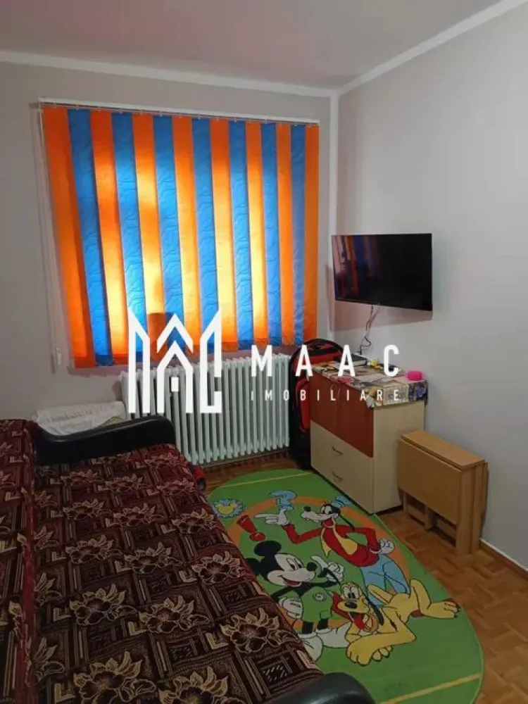 Apartament 2 camere mobilat | Pretabil investitie | Cedonia - MAAC Imobiliare vă prezintă un apartament cu 2 camere semidecomandat situat la etajul 4 cu pod deasupra in zona Cedonia.

Caracteristici:
Apartamentul este renovat și se vinde mobilat și utilat, fiind pregătit pentru mutare imediată.
Dispune de centrală termică proprie și calorifere.

Îmbunătățiri aduse:
Instalația electrică și cea sanitară au fost înlocuite integral în tot apartamentul.
Coloana de apă a fost schimbată și s-a realizat o instalație nouă interioară.
Locuința beneficiază de izolație exterioară.

Amplasament:
Situat în zona Cedonia, una dintre cele mai apreciate zone ale orașului.
În apropiere se găsesc centre comerciale, școli, grădinițe, stații de transport în comun, farmacii și alte servicii.

entru mai multe detalii precizati telefonic ca ati vazut anuntul cu ID: CP2809929