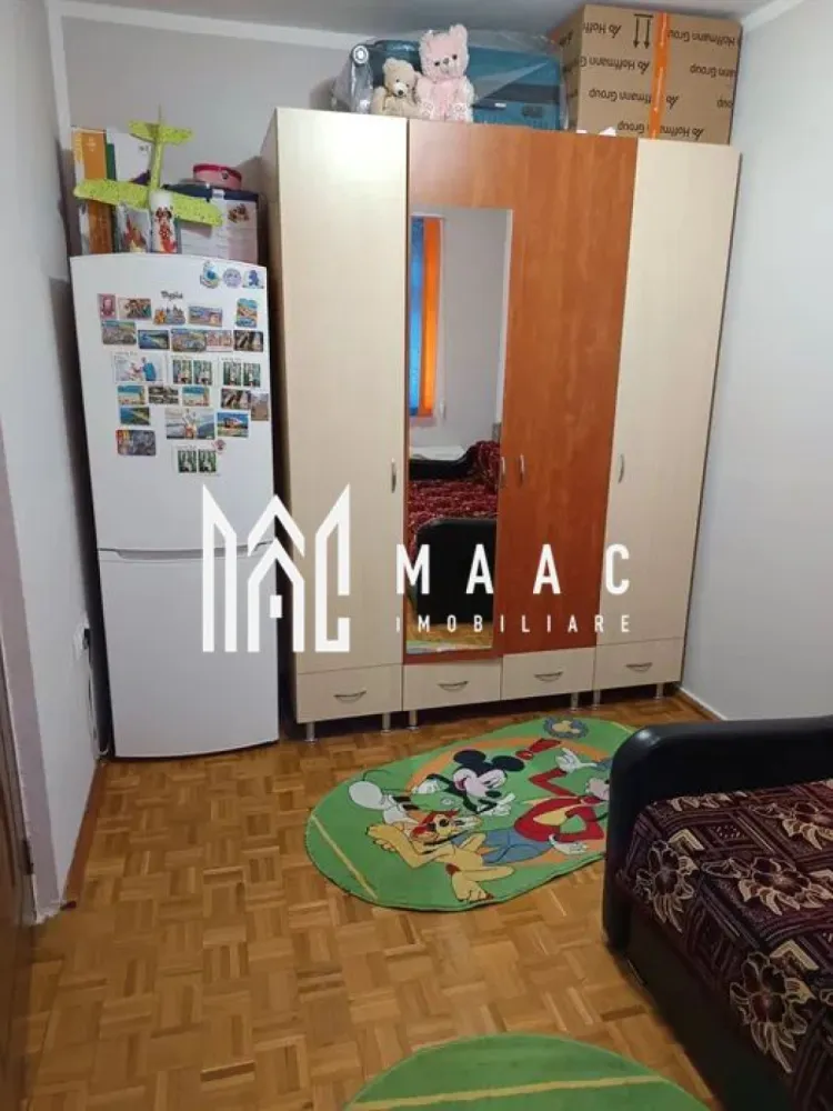 Apartament 2 camere mobilat | Pretabil investitie | Cedonia - MAAC Imobiliare vă prezintă un apartament cu 2 camere semidecomandat situat la etajul 4 cu pod deasupra in zona Cedonia.

Caracteristici:
Apartamentul este renovat și se vinde mobilat și utilat, fiind pregătit pentru mutare imediată.
Dispune de centrală termică proprie și calorifere.

Îmbunătățiri aduse:
Instalația electrică și cea sanitară au fost înlocuite integral în tot apartamentul.
Coloana de apă a fost schimbată și s-a realizat o instalație nouă interioară.
Locuința beneficiază de izolație exterioară.

Amplasament:
Situat în zona Cedonia, una dintre cele mai apreciate zone ale orașului.
În apropiere se găsesc centre comerciale, școli, grădinițe, stații de transport în comun, farmacii și alte servicii.

entru mai multe detalii precizati telefonic ca ati vazut anuntul cu ID: CP2809929