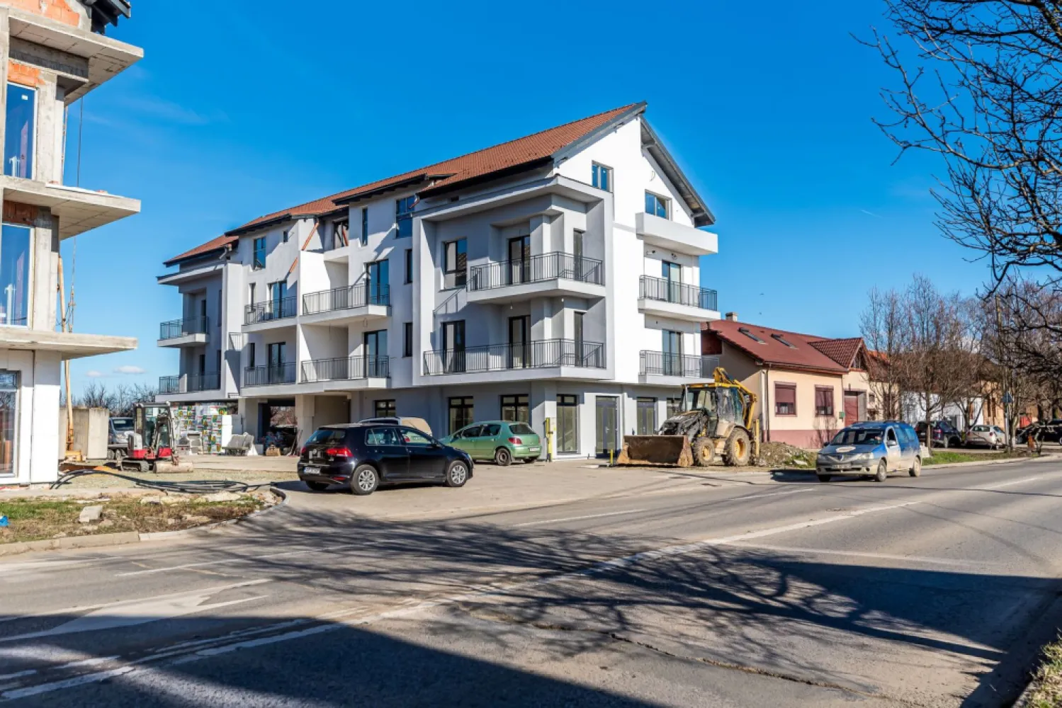 MICALACA | 100.000€ TVA Inclus | apartament nou – personalizează-l! - De ce să te mulțumești cu alegerile altora când poți decide tu? Acest apartament modern de 62 mp este în curs de finisare, oferindu-ți ocazia rară de a-ți configura propriul decor într-un imobil de top.

Stadiu actual: apartamentul este în curs de finisare de către o echipă de profesioniști.
Avantaj client: dacă semnezi acum, poți opta pentru finisajele care se potrivesc stilului tău de viață. Transformă acești 62 mp în "acasă" înainte de predare!
Dotări: încălzire în pardoseală, loc de parcare inclus și garanția unui constructor cu experiență.

Preț: 100.000 € (TVA inclus) | 0% comision - achiziție de la dezvoltator

Detalii despre procesul de personalizare: Sebastian Nica – 0722 252 639

Nu dispui de toată suma? Te ajutăm noi gratuit! Îți obținem oferte de la 16 bănci.

Ai o proprietate de vânzare în Arad și vrei să știi cât valorează cu adevărat?
Sună-mă pentru o evaluare gratuită, fără obligații.

Birou: ACASĂ | Agenție imobiliară Arad
Bulevardul Decebal 2, Arad 310133