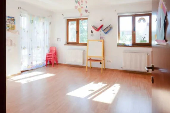 Ag BRASADAS închiriază vila 2 etaje zona CENTRALA 260mp.