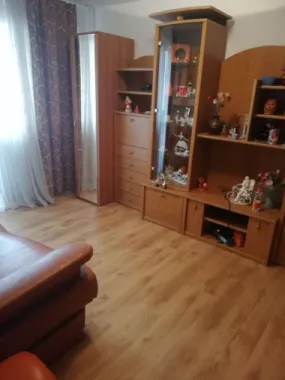 Închiriez apartament doua camere, în Doamna Ghicaa