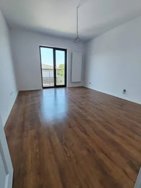 Ag BRASADAS vinde Casa P+1 in MIROSLAVA.