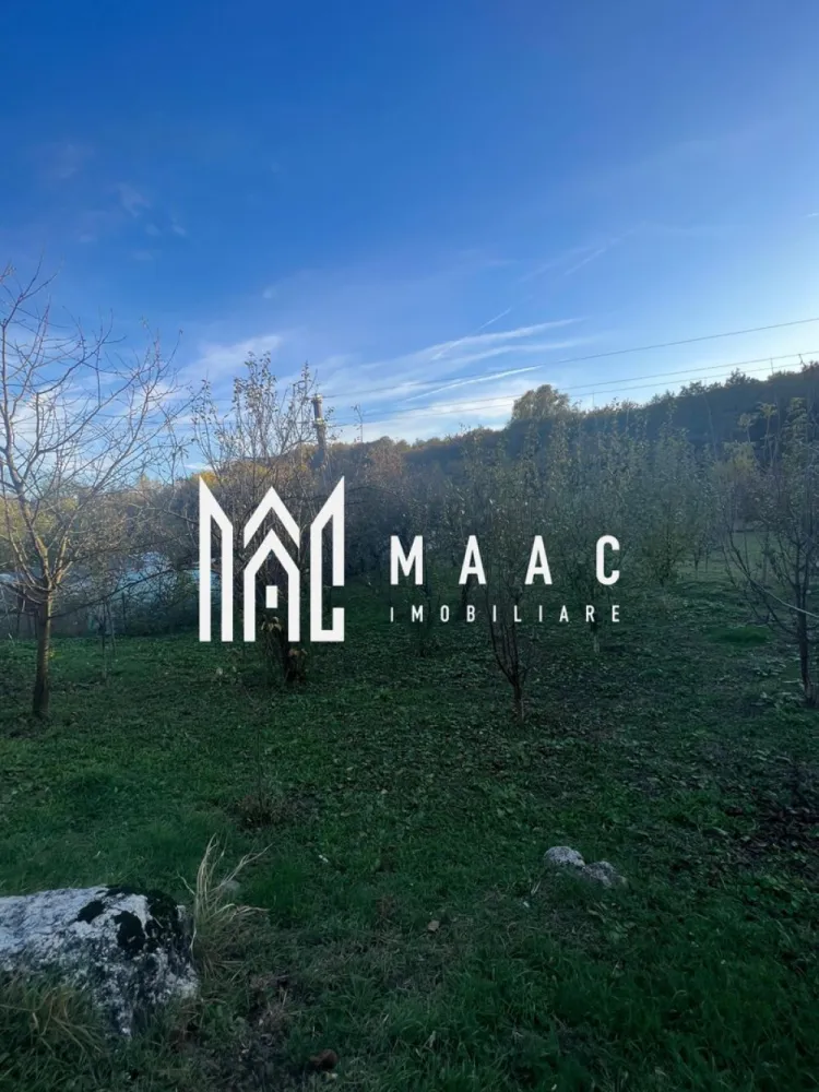 Casa cu livada | Bujoreni | 1550 mp - MAAC Imobiliare vă propune spre vânzare o casă bătrânească, situată în comuna Bujoreni, zona Gura Văii, într-un cadru natural deosebit, perfect pentru cei care își doresc liniște, aer curat și apropierea de oraș.

Proprietatea are o suprafață construită de 80 mp și este amplasată pe un teren generos de 1.550 mp, pe care se află și o livadă cu pomi fructiferi.

Caracteristici principale:

* Suprafață construită: 80 mp
* Suprafață teren: 1.550 mp
* Deschidere generoasă la drum principal
* Categorie teren: intravilan
* Utilități disponibile:

* Apă curentă
* Energie electrică
* Gazele se află la limita proprietății
* Acces facil direct din drum
* Pe teren se află o livadă bine întreținută, ideală pentru relaxare sau grădinărit

Locație:

Proprietatea este situată în Gura Văii, Bujoreni, pe drumul care duce către Mănăstirea Frăsinei, la o distanță de aproximativ 10-15 minute de Râmnicu Vâlcea.
Zona este una liniștită, cu acces facil și vecinătăți îngrijite, ideală pentru o locuință permanentă sau o casă de vacanță.

O oportunitate excelentă pentru cei care caută o proprietate cu potențial, cu deschidere generoasă la stradă, într-o zonă frumoasă și ușor accesibilă, aproape de oraș, dar în mijlocul naturii!

Pentru mai multe detalii sau pentru programarea unei vizionări, contactați echipa MAAC Imobiliare, specificand ID: CP2796900 - SP