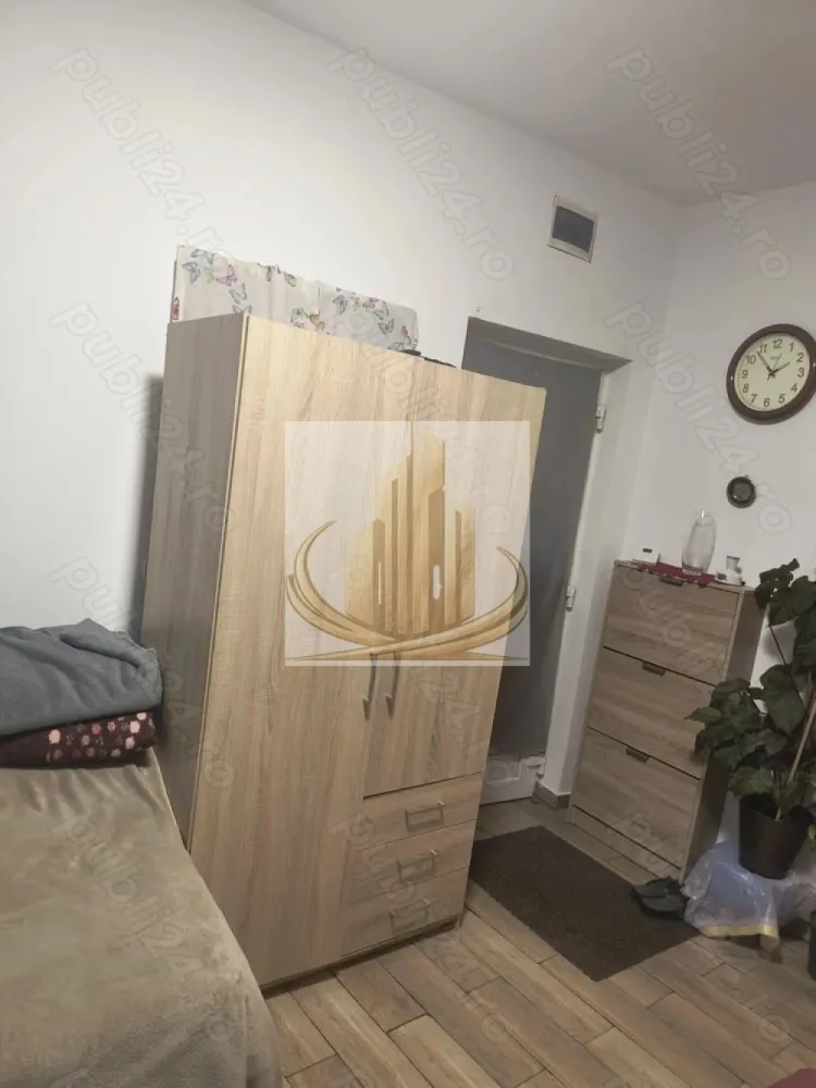 Apartament 1 cameră - Grand Mobilis Imobiliare vă propune spre închiriere un apartament situat la curte comună, ideal pentru persoanele care își doresc liniște și intimitate, într-un cadru plăcut.

Locuința se prezintă în condiții foarte bune, fiind pregătită pentru mutare imediată și oferind toate facilitățile necesare unui trai confortabil, precum:

• Centrală termică proprie și gaz
• Geamuri termopan
• Finisaje moderne (gresie și faianță)
• Aer condiționat
• Conexiune internet
• Curte comună, ideală pentru un plus de confort

Apartamentul este potrivit pentru cei care caută o locuință practică, bine întreținută și disponibilă imediat.

Pentru mai multe informații sau programarea unei vizionări, echipa Grand Mobilis Imobiliare vă stă la dispoziție.