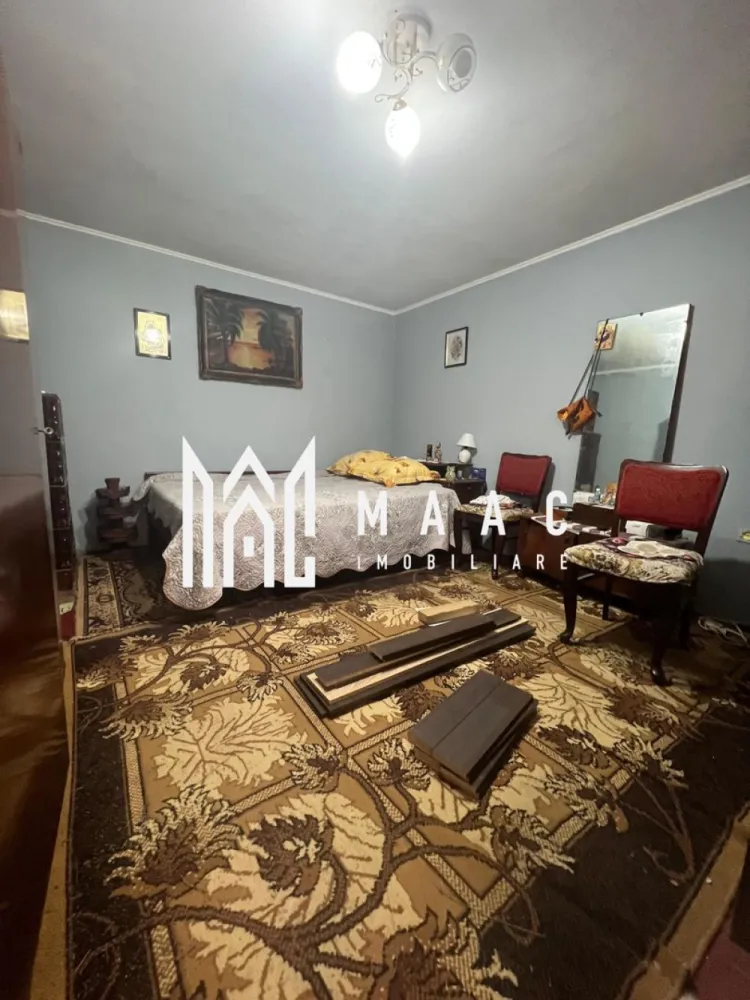 Casa cu livada | Bujoreni | 1550 mp - MAAC Imobiliare vă propune spre vânzare o casă bătrânească, situată în comuna Bujoreni, zona Gura Văii, într-un cadru natural deosebit, perfect pentru cei care își doresc liniște, aer curat și apropierea de oraș.

Proprietatea are o suprafață construită de 80 mp și este amplasată pe un teren generos de 1.550 mp, pe care se află și o livadă cu pomi fructiferi.

Caracteristici principale:

* Suprafață construită: 80 mp
* Suprafață teren: 1.550 mp
* Deschidere generoasă la drum principal
* Categorie teren: intravilan
* Utilități disponibile:

* Apă curentă
* Energie electrică
* Gazele se află la limita proprietății
* Acces facil direct din drum
* Pe teren se află o livadă bine întreținută, ideală pentru relaxare sau grădinărit

Locație:

Proprietatea este situată în Gura Văii, Bujoreni, pe drumul care duce către Mănăstirea Frăsinei, la o distanță de aproximativ 10-15 minute de Râmnicu Vâlcea.
Zona este una liniștită, cu acces facil și vecinătăți îngrijite, ideală pentru o locuință permanentă sau o casă de vacanță.

O oportunitate excelentă pentru cei care caută o proprietate cu potențial, cu deschidere generoasă la stradă, într-o zonă frumoasă și ușor accesibilă, aproape de oraș, dar în mijlocul naturii!

Pentru mai multe detalii sau pentru programarea unei vizionări, contactați echipa MAAC Imobiliare, specificand ID: CP2796900 - SP