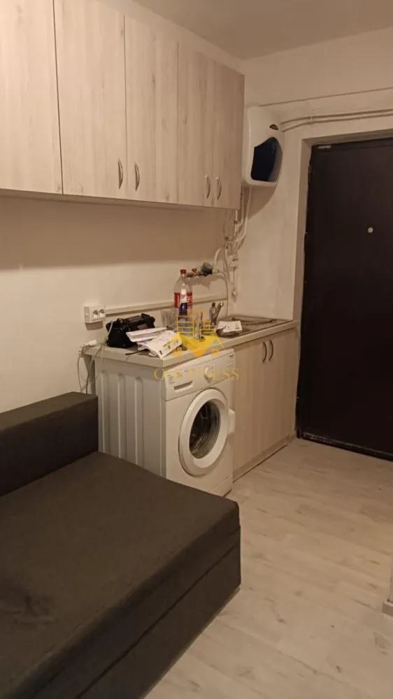Garsoniera/STUDIO, Cartier Iris, Zona Byron, 10.31 mp, Parter - GOLDNESS Imobiliare vă propune spre vanzare o garsoniera la parter, într-un imobil de 4 etaje, în Cartierul Iris, Str Byron, cu o suprafata de 10.31mp.

Dacă sunteți interesați de aceasta proprietate și doriți să o vizionați, dar și pentru alte oferte nu ezitați să ne contactați telefonic sau prin e-mail. Vă stăm la dispoziție!
Pentru intermediere se percepe un comision de 2% din prețul vanzarii!