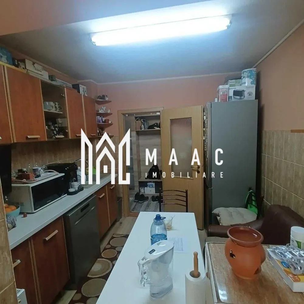 Apartament 2 Camere I 47 mp I Etaj 2/4 I Valea Aurie - MAAC Imobiliare vă propune spre vânzare un apartament cu 2 camere, situat într-una dintre cele mai apreciate și căutate zone rezidențiale din Sibiu – cartierul Valea Aurie.

Detalii proprietate:
Suprafață utilă: 47 mp
Decomandat
Etaj: 2 din 4
Localizare: Sibiu, Valea Aurie

Caracteristici:
2 camere luminoase
1 baie ccu geam de aerisire
Bucătărie separată
Boxă pentru depozitare
Încălzire cu centrală proprie pe gaz
Finisaje: parchet și gresie

Avantaje suplimentare ale locației:
Zonă verde și liniștită, cu aer de calitate superioară;
Acces facil la transport public, magazine, școli și servicii;
Distanță scurtă până în centrul orașului și zonele cu puncte de interes.

Pentru detalii suplimentare, consultanță sau programarea unei vizionări, va rugăm să ne contactati specificand ID: CP2871108.