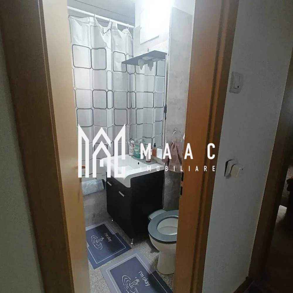 Apartament 2 Camere I 47 mp I Etaj 2/4 I Valea Aurie - MAAC Imobiliare vă propune spre vânzare un apartament cu 2 camere, situat într-una dintre cele mai apreciate și căutate zone rezidențiale din Sibiu – cartierul Valea Aurie.

Detalii proprietate:
Suprafață utilă: 47 mp
Decomandat
Etaj: 2 din 4
Localizare: Sibiu, Valea Aurie

Caracteristici:
2 camere luminoase
1 baie ccu geam de aerisire
Bucătărie separată
Boxă pentru depozitare
Încălzire cu centrală proprie pe gaz
Finisaje: parchet și gresie

Avantaje suplimentare ale locației:
Zonă verde și liniștită, cu aer de calitate superioară;
Acces facil la transport public, magazine, școli și servicii;
Distanță scurtă până în centrul orașului și zonele cu puncte de interes.

Pentru detalii suplimentare, consultanță sau programarea unei vizionări, va rugăm să ne contactati specificand ID: CP2871108.