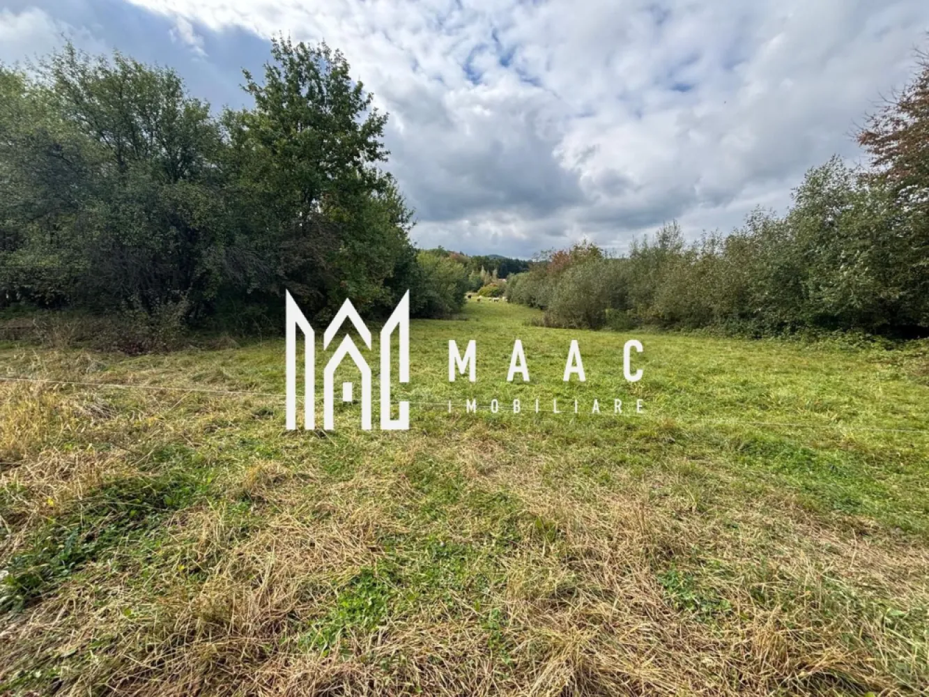 Teren intravilan | UTILITATI | 4717MP | TOCILE - MAAC Imobiliare vă propune spre vânzare un teren intravilan situat în Tocile, o zonă în plină dezvoltare, apreciată pentru liniște, aer curat și accesibilitate rapidă către Sibiu, ideal atât pentru construcția unei locuințe, cât și pentru investiții imobiliare.

Proprietatea are o suprafață totală de 4.717 mp și beneficiază de PUZ aprobat, oferind posibilitatea dezvoltării de locuințe sau proiecte imobiliare.

Caracteristici:
-suprafață: 4.717 mp
-PUZ aprobat
-deschidere la drum județean: 31 m
-teren intravilan

Utilități disponibile:
-apă
-canalizare
-curent electric

Terenul oferă o panoramă spectaculoasă asupra zonei și se remarcă prin poziționarea avantajoasă, cu acces facil către Sibiu, fiind o oportunitate excelentă pentru dezvoltare rezidențială sau investiție pe termen lung.

Pentru mai multe detalii, vă rugăm să menționați telefonic că ați văzut anunțul cu CP2796562
