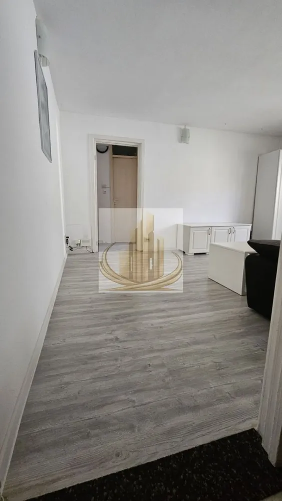 2 Camere | Complexul Studențesc | Centrală Proprie | Ideal Investițe - Grand Mobilis Imobiliare vă propune spre vânzare un apartament cu 2 camere, situat în Timișoara, în zona Olimpia – chiar în inima Complexului Studențesc, una dintre cele mai dinamice și căutate zone ale orașului.

Poziționarea excelentă face din această proprietate o alegere ideală atât pentru locuit, cât și pentru investiție, datorită cererii constante de închiriere din zonă.

📐 Detalii proprietate:
Suprafață: aprox. 50 mp
Etaj: 4 din 4, bloc cu acoperiș de țiglă
Compartimentare:
Hol
Bucătărie închisă
Living
Dormitor
Baie
Boxă înscrisă în CF
🏢 Dotări:
Centrală proprie pe gaz
Aer condiționat
Geamuri termopan
📍 Locație – punctul forte:
Situat în inima Complexului Studențesc
La doar câteva minute de universități și facultăți
Aproape de Sala Olimpia și Centrul de Afaceri
Acces rapid la mijloace de transport
Magazine, restaurante, cafenele în imediata apropiere
💼 Potrivit pentru:

✔️ Studenți sau cupluri, datorită poziției centrale și compartimentării practice
✔️ Investiție sigură, având în vedere randamentul ridicat de închiriere din zonă și cererea constantă

📞 Pentru mai multe informații și programarea unei vizionări, echipa Grand Mobilis Imobiliare vă stă la dispoziție.