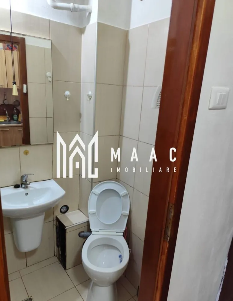 Garsonieră | Parter | Mobilată și utilată | Terezian - Maac Imobiliare prezintă spre vânzare o garsonieră situată la parter, cu o suprafață utilă de 22 mp, ideală pentru locuit sau investiție.

Garsoniera este compartimentată practic în hol, bucătărie, baie și dormitor și se vinde complet mobilată și utilată.

Imobilul dispune de tâmplărie termopan, parchet și centrală termică proprie.
Baia este finisată cu gresie și faianță și este dotată cu cabină de duș, iar bucătăria este mobilată și utilată.

Proprietatea este potrivită pentru închiriere, existând posibilitatea de preluare a chiriașului.

Pentru mai multe informații și programarea unei vizionări, vă rugăm să menționați ID anunț: CP3047720.