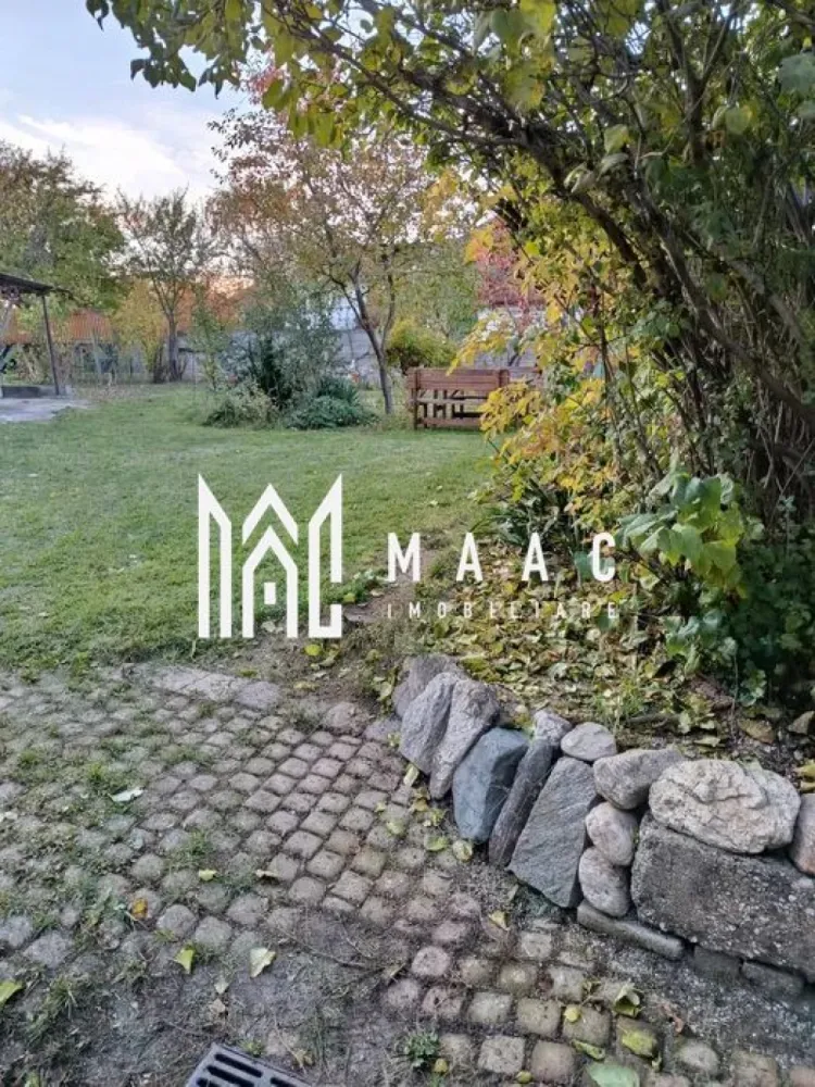 Teren Intravilan | 450 Mp | Calea Poplăcii | Sibiu - MACC Imobiliare vă oferă spre vânzare teren intravilan – Sibiu

Vă propunem spre vânzare un teren intravilan cu suprafața de 450 mp, situat într-o zonă liniștită și bine cotată, foarte aproape de centrul orașului Sibiu.

Terenul are deschidere generoasă la stradă și acces facil la toate utilitățile: apă, gaz, curent electric și canalizare.
Este ideal pentru construcția unei case individuale, a unui duplex sau pentru investiție imobiliară.

Detalii:

Suprafață totală: 450 mp

Deschidere stradală: generoasă

Regim: intravilan

Acces: drum asfaltat

Utilități: apă, gaz, curent, canalizare – disponibile la poartă

Zonă: rezidențială, foarte bună

 Locație:

Calea Poplăcii Sibiu – zonă cu acces rapid către centrul orașului și facilități diverse.

Teren excelent pentru construirea unei locuințe moderne într-o zonă liniștită și bine poziționată din Sibiu.

 Pentru mai multe informații și vizionări, vă rugăm să ne contactați, specificând ID: CP2796144
