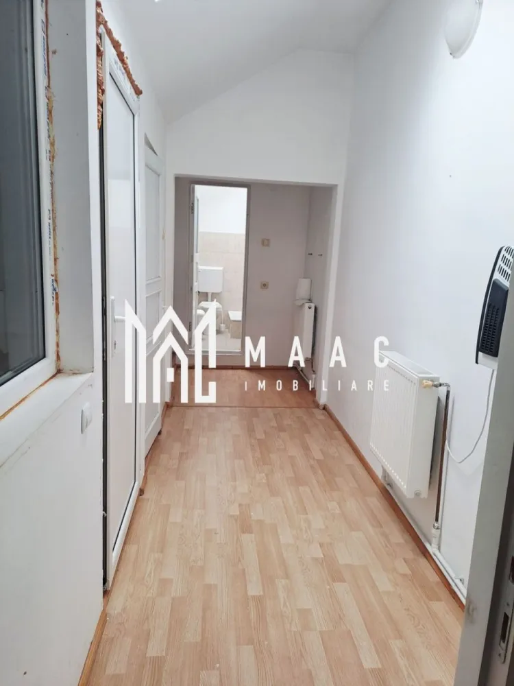 Vanzare 2 spatii comerciale | Dispensar Ostroveni | 47.41. mp | 39.000 euro | - MAAC Imobiliare vă propune spre vânzare două spații comerciale/cabinete medicale, situate în Dispensarul Ostroveni, cu o suprafață totală de 47,41 mp, potrivite pentru desfășurarea unei game variate de activități medicale sau conexe. Compartimentarea eficientă și amplasarea într-o zonă destinată serviciilor medicale le recomandă pentru utilizări precum kinetoterapie, stomatologie, recuperare medicală, clinică estetică sau masaj terapeutic.

Proprietatea dispune de:
-două spații distincte,dar pot fi folosite si impreuna
-două grupuri sanitare
-spatii de depozitare

Spațiile sunt adaptabile pentru orice tip de activitate medicală sau comercială, oferind funcționalitate și accesibilitate într-o zonă consacrată pentru astfel de servicii.

Pentru mai multe detalii sau pentru a programa o vizionare, vă rugăm să menționați ID3048353 la telefon.