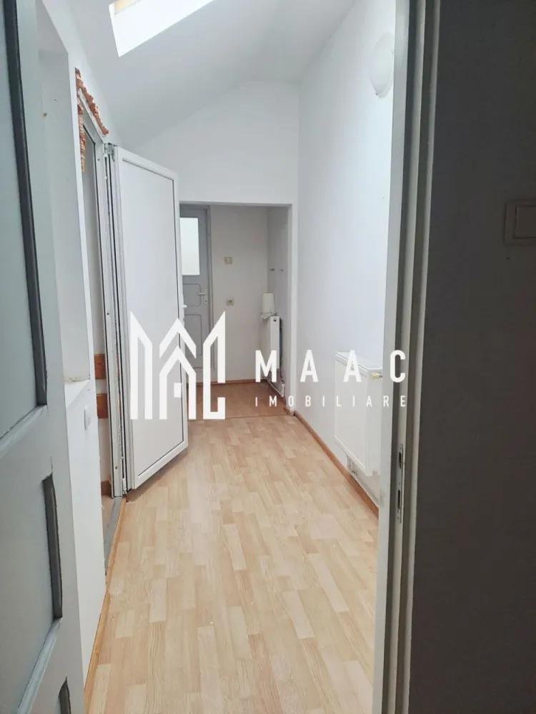 Vanzare 2 spatii comerciale | Dispensar Ostroveni | 47.41. mp | 39.000 euro | - MAAC Imobiliare vă propune spre vânzare două spații comerciale/cabinete medicale, situate în Dispensarul Ostroveni, cu o suprafață totală de 47,41 mp, potrivite pentru desfășurarea unei game variate de activități medicale sau conexe. Compartimentarea eficientă și amplasarea într-o zonă destinată serviciilor medicale le recomandă pentru utilizări precum kinetoterapie, stomatologie, recuperare medicală, clinică estetică sau masaj terapeutic.

Proprietatea dispune de:
-două spații distincte,dar pot fi folosite si impreuna
-două grupuri sanitare
-spatii de depozitare

Spațiile sunt adaptabile pentru orice tip de activitate medicală sau comercială, oferind funcționalitate și accesibilitate într-o zonă consacrată pentru astfel de servicii.

Pentru mai multe detalii sau pentru a programa o vizionare, vă rugăm să menționați ID3048353 la telefon.