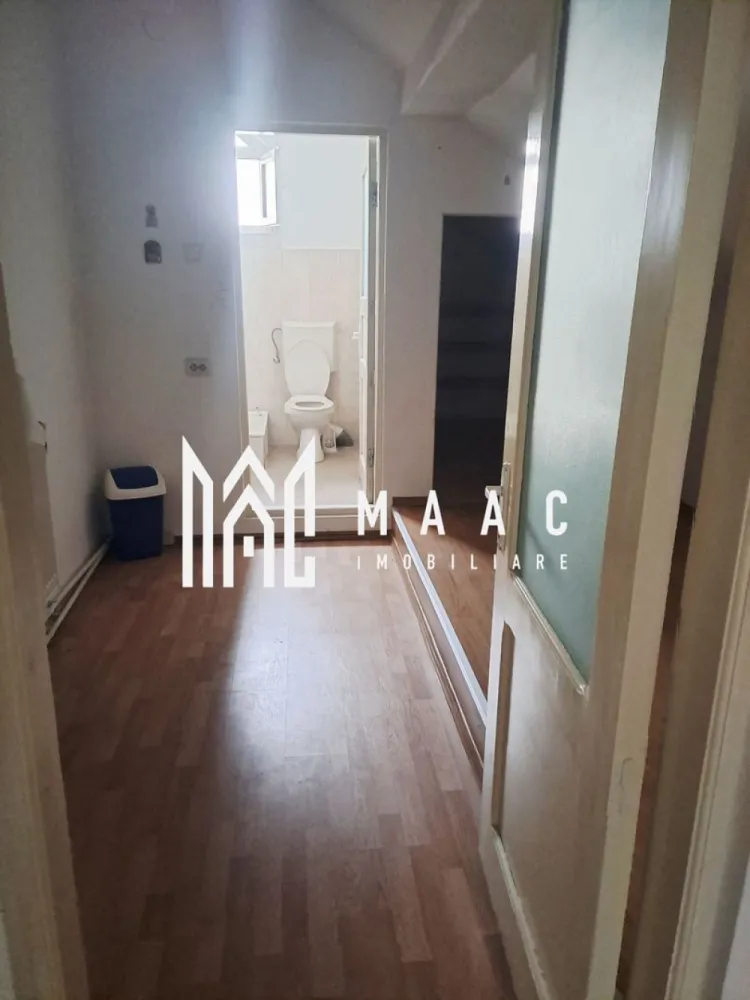 Vanzare 2 spatii comerciale | Dispensar Ostroveni | 47.41. mp | 39.000 euro | - MAAC Imobiliare vă propune spre vânzare două spații comerciale/cabinete medicale, situate în Dispensarul Ostroveni, cu o suprafață totală de 47,41 mp, potrivite pentru desfășurarea unei game variate de activități medicale sau conexe. Compartimentarea eficientă și amplasarea într-o zonă destinată serviciilor medicale le recomandă pentru utilizări precum kinetoterapie, stomatologie, recuperare medicală, clinică estetică sau masaj terapeutic.

Proprietatea dispune de:
-două spații distincte,dar pot fi folosite si impreuna
-două grupuri sanitare
-spatii de depozitare

Spațiile sunt adaptabile pentru orice tip de activitate medicală sau comercială, oferind funcționalitate și accesibilitate într-o zonă consacrată pentru astfel de servicii.

Pentru mai multe detalii sau pentru a programa o vizionare, vă rugăm să menționați ID3048353 la telefon.