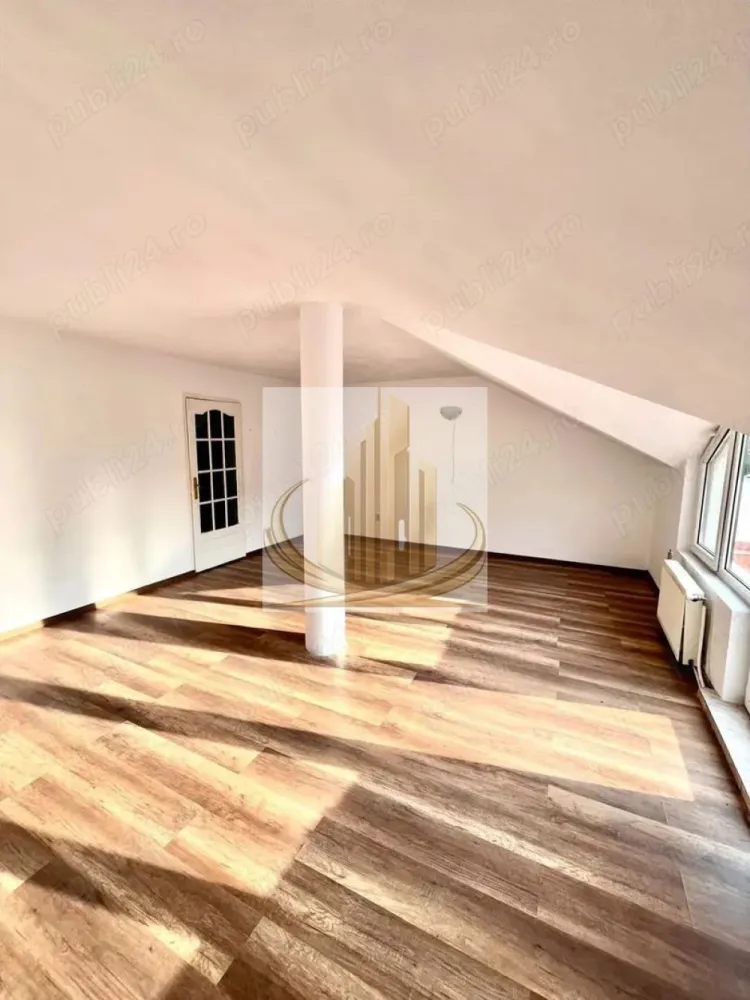 De Vanzare Duplex zona Lipovei 168mp 239000 Euro - Grand Mobilis Imobiliare propune spre vânzare jumătate de duplex spațios în Timișoara, zona Lipovei

Preț: 239.000 €

📍 Zonă excelentă, la doar 5 minute de Iulius Town

Detalii proprietate:
Suprafață utilă: 168 mp
Teren: 140 mp
Regim de înălțime: P+E+M
An construcție: 2001
Construcție din cărămidă, acoperiș din țiglă
Front stradal: 6,5 m
Compartimentare:
4 dormitoare
Living generos
Bucătărie cu loc de luat masa
3 băi (câte una pe fiecare nivel)
4 balcoane + terasă
Utilități:

✔ Apă
✔ Gaz
✔ Canalizare
✔ Curent

Avantaje:
Zonă foarte bine dezvoltată, cu acces rapid la:
școli și grădinițe
farmacii și magazine
parcuri și piețe
transport public
Ideal pentru:
locuință de familie
sediu firmă
cabinet medical / salon
birouri