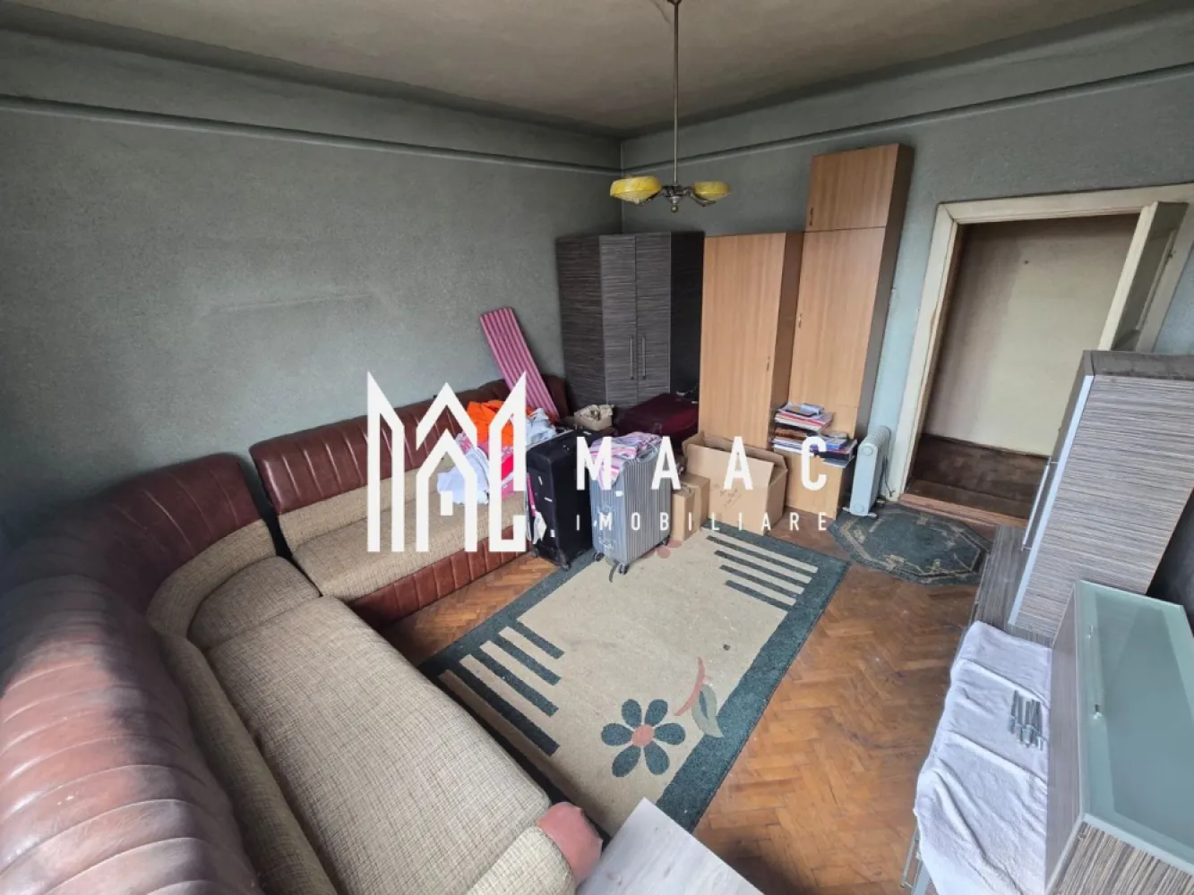 Apartament la casa 4 camere 300 teren zona Centrala