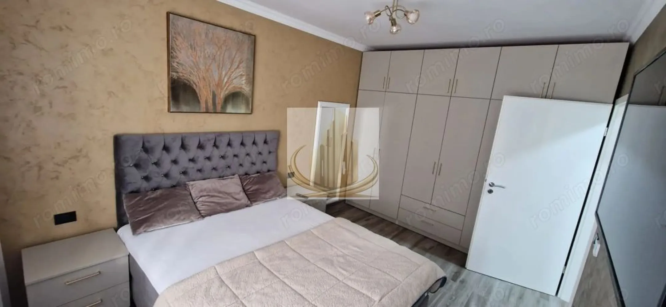 🏡Grand Mobilis vă propune spre vânzare ap premium 2 camere✨ - Iti doresti un apartament modern, fara bătăi de cap, Intr o zona liniștită și in plina dezvoltare? Acesta poate fi exact ce cauți!
Grand Mobilis vă propune spre vânzare un apartament modern cu 2 camere, situat în zona Braytim, în apropiere de strada Muzicescu (str. Tosca), într-un imobil nou, construit în 2023.

🏡 Detalii proprietate:

* Suprafață: 47 mp
* Compartimentare practică
* Situat la parter
* Fără balcon / terasă

✨ Dotări și finisaje premium:

* Centrală proprie
* Încălzire în pardoseală
* Termostat în fiecare cameră, inclusiv baie
* Aer condiționat
* Rulouri la geamuri
* Baie modernă cu duș walk-in
* Pereți finisați cu decorativă
* Mobilier realizat la comandă, de foarte bună calitate

🛋️ Apartamentul se vinde complet mobilat și utilat, exact ca în fotografii – gata de mutare imediat

📍 Locație liniștită, cu acces facil către oraș. Imobilul aparține de Giroc.
📊 Costuri reduse de întreținere – impozit aproximativ 150 lei/an.
ID intern CP3048999