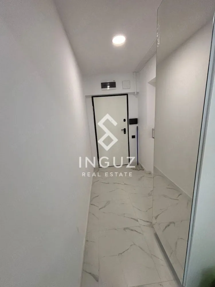 Apartament 3 camere de închiriat – Pallady / Titan (Astorium Life) - Apartament 3 camere de închiriat – Pallady / Titan (Astorium Life)

Preț: 850 € / lună (negociabil)
Locație: București – Sector 3, zona Pallady

Specificații:
Suprafață utilă: 108 mp
Număr camere: 3
Compartimentare: Decomandat
Etaj: 3
An construcție: 2025
Loc de parcare inclus

Descriere:
Inguz Real Estate vă propune spre închiriere un apartament modern de 3 camere, situat în complexul rezidențial Astorium Life – unul dintre cele mai noi și bine dezvoltate proiecte din zona Pallady.

Apartamentul este spațios, luminos și foarte bine compartimentat, oferind confort maxim pentru o familie sau pentru persoane care își doresc un stil de viață modern.

Construcția este nouă (2025), cu finisaje de calitate superioară și design contemporan. Bucătăria este complet utilată cu electrocasnice moderne, iar livingul este generos și oferă o atmosferă plăcută și aerisită.

Complexul Astorium Life este gândit pentru un stil de viață echilibrat, cu acces rapid la facilități urbane, magazine, centre comerciale și transport public.

Un mare avantaj îl reprezintă locul de parcare inclus în preț, oferind confort și siguranță suplimentară.

Ideal pentru familie sau persoane care caută confort, spațiu și o locuință nouă într-o zonă în dezvoltare rapidă.

Comision agenție: 50% din prima lună de chirie