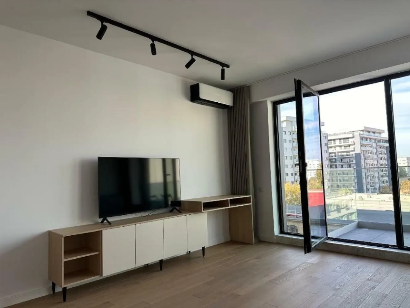 Ag BRASADAS închiriază ap 2 cam 2023 ONE Timpuri Noi. - Aparament 2 camere de inchiriat in proiectul ONE Timpuri Noi. Apartamentul se afla la prima inchiriere. Locul de PARCARE este inclus.
Pentru mai multe oferte accesați www.brasadas.com.