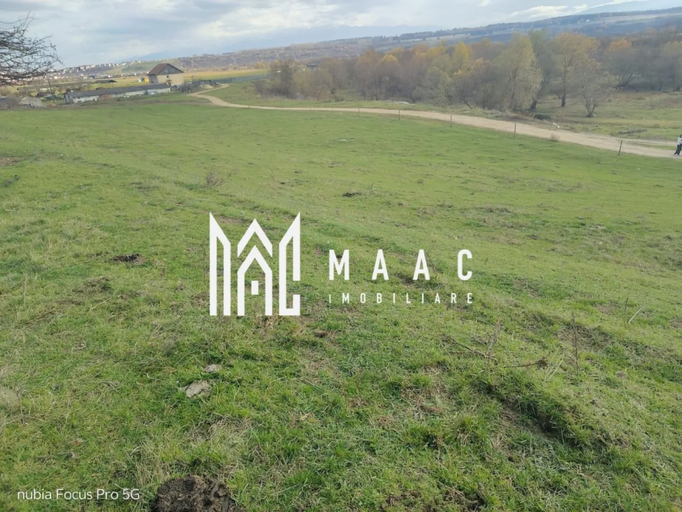 Teren extravilan | Zona Aeroport | 5600MP - MAAC Imobiliare vă propune spre vânzare un teren extravilan în zona Turnișor.
Terenul este perfect pentru relaxare într-o zonă cu aer curat și liniste.
Accesul către teren se face ușor cu mașina din zona Turnișor.

Pentru mai multe detalii, specificați ID: CP2795712.