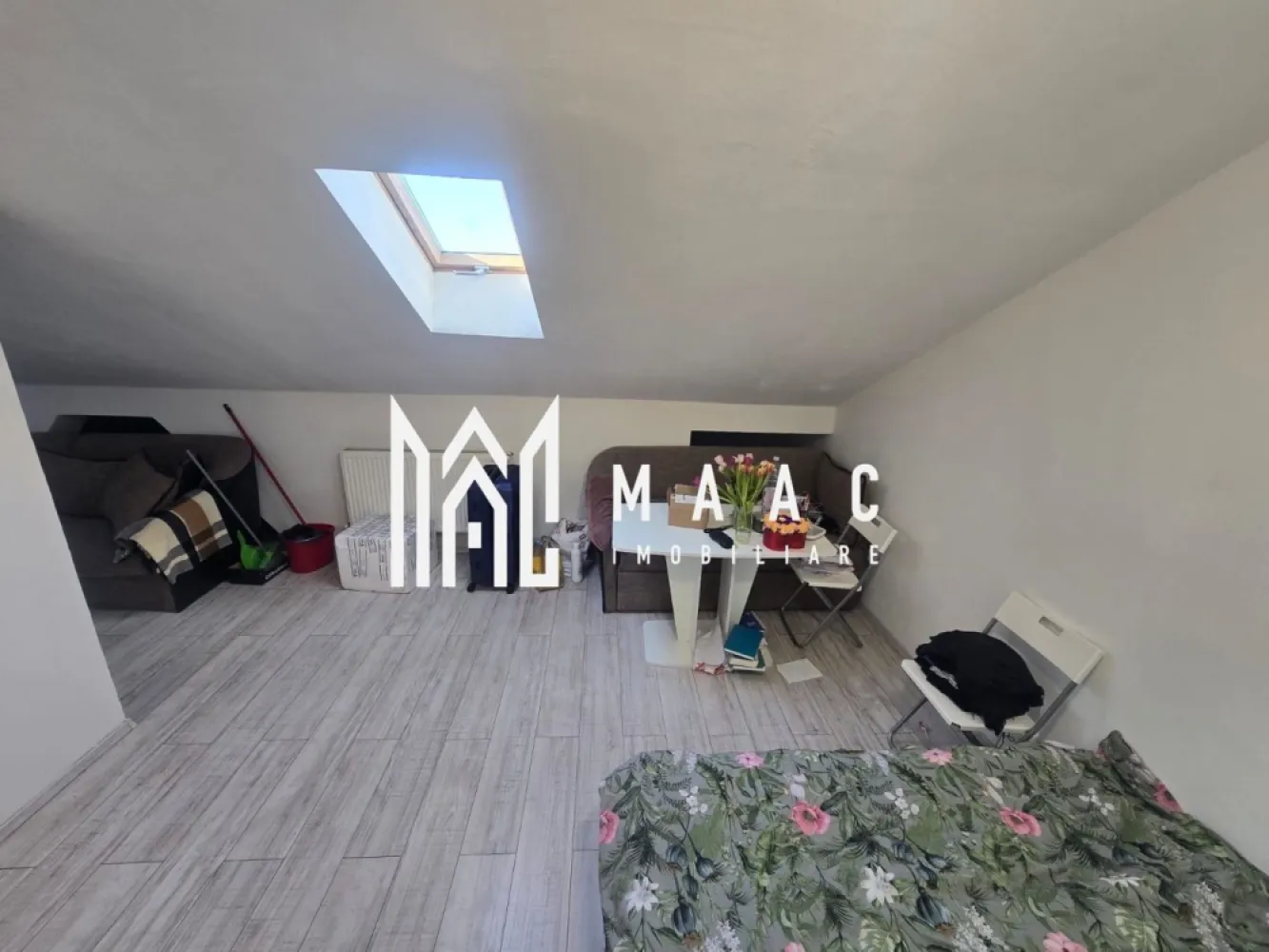 Apartament tip studio | 37 mp | Bloc nou | Ideal investiție - MAAC Imobiliare vă propune spre vânzare un apartament modern, ideal atât pentru locuit, cât și pentru investiție, situat într-un imobil nou din Sibiu.

Locuința are o suprafață de 37 mp și este compartimentată eficient, oferind posibilitatea de adaptare în funcție de nevoi.

Caracteristici principale
 • bucătărie + living decomandate
 • posibilitate de compartimentare a bucătăriei
 • situat la etajul 4 din 4
 • imobil construcție nouă

Avantaje
 • ideal pentru investiție (închiriere) sau locuință proprie
 • compartimentare flexibilă
 • bloc nou, eficient energetic

📞 Pentru mai multe detalii sau pentru programarea unei vizionări, vă rugăm să ne contactați și să menționați ID-ul proprietății: CP3048884.
