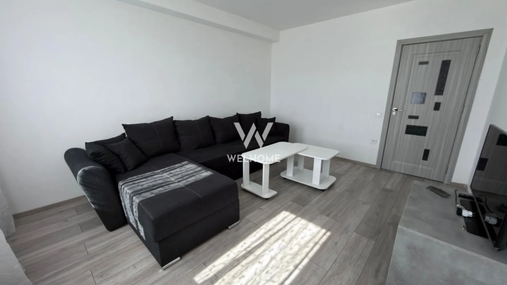 Apartament 3 camere modern - ansamblul Henri Coanda - Apartament 3 camere cu bucatarie separata - zona Henri Coanda, Sibiu

Suprafata utila: 63 mp
Apartamentul se afla la etajul 3 al unui bloc cu lift.
Compartimentat astfel: hol acces, living, bucatarie, dormitor mare, dormitor mic(nemobilat), 2 bai, 2 balcoane.
Situat intr-o zona buna cu acces facil la shopping city, magazine, scoli, mijloace de transport, supermarket etc.
Detine un loc de parcare.
Perioada minima inchiriere 12 luni.
Nu se accepta animale de companie.

Chirie lunara: 400 Euro + garantie
Se perecepe comision client 50% din prima chirie
Telefon: 0747.639.802