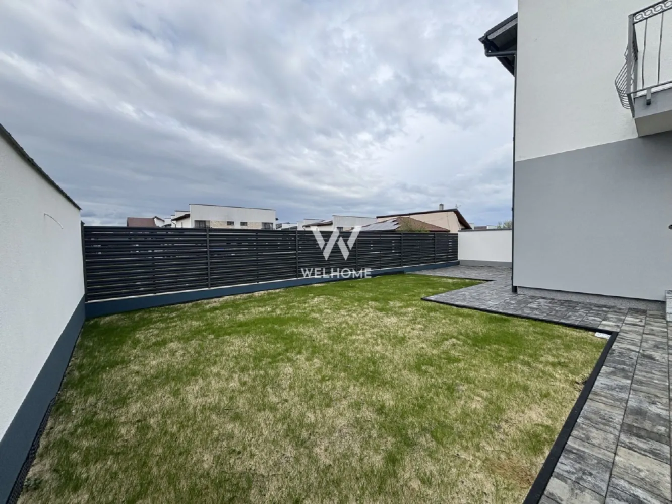 Casa cocheta 4 camere in Selimbar Triajului - Casa 4 camere TEREN 220 mp str. Triajului, Selimbar

O locuință luminoasă și bine compartimentată, situată într-o zonă liniștită, cu acces rapid către magazine, școală, Shopping City și principalele artere ale orașului.

Detalii proprietate:
• Suprafață utilă: 92 mp + balcon
• Suprafață teren: 220 mp
• Curte liberă: 160 mp
• Acces auto în curte – 2 locuri de parcare

Compartimentare:
• Parter: living spațios, bucătărie separată, baie cu geam
• Etaj: 3 dormitoare, baie cu geam, balcon

Finisaje și dotări:
• Interior – LE CHEIE: gresie, faianță, parchet, uși interioare, baile gata echipate, exact cum se observă în poze.
• Exterior – la cheie: fațadă finisată, pavaj premium, gard, poartă pregătită pentru automatizare, gazon.
Modalități de plată: cash sau credit ipotecar

 Preț LA CHEIE: 244.280 Euro 
 Telefon: 0747 639 802