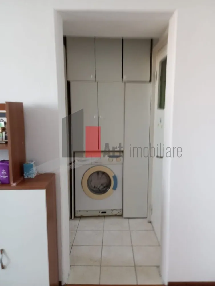 2 camere Drumul Taberei Plaza - Drumul Taberei, langa Mall Plaza, etaj 5/10, garsoniera dubla, semidecomandat, cu imbunatatiri, mobilat si utilat, foarte curat, liber. 

Apartamentul are actele pregatite pentru vanzare. 

Blocul se află lângă statii STB, la doar 5 min de metrou Parc Drumul Taberei, aproape de Lidl, numeroase magazine, școală , grădiniță, parcul 

si piata Moghioros.

Pentru detalii sau vizionare va stam la dispozitie: 0757894152