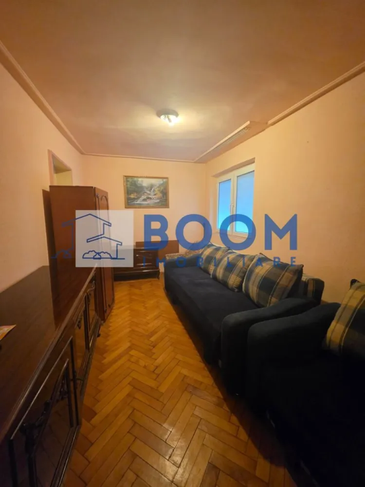 Apartament 2 camere Traian | Zona linistita | 50 mpc - BOOM Imobiliare vă propune spre vânzare un apartament cu 2 camere, semidecomandat, cu o suprafață de 50 mp, situat la etajul 4 al unui bloc din cărămidă. Apartamentul este foarte luminos datorită orientării către soare și reprezintă o alegere excelentă atât pentru locuit, cât și pentru investiție.

Compartimentarea oferă posibilitatea de recompartimentare și amenajare după propriile preferințe, astfel încât locuința poate fi adaptată cu ușurință nevoilor viitorului proprietar. Blocul este bine întreținut, fără probleme de igrasie sau infiltrații, iar hidroizolația acoperișului a fost refăcută recent.

Apartamentul nu dispune de balcon, însă este amplasat într-o zonă liniștită și apreciată, aproape de centrul orașului și de toate punctele de interes, precum magazine, școli, farmacii și mijloace de transport.

Pentru mai multe informații sau pentru programarea unei vizionări, contactați BOOM Imobiliare. CP3229843
