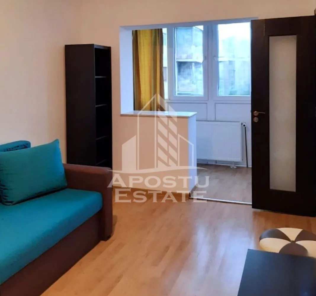 Garsoniera confort 1, ideal pentru Investitie - Apostu Estate va propune spre vanzare o garsoniera confort 1, situata la etajul 3 din 4, in zona Orizont, o locatie apreciata pentru accesibilitate si apropierea de toate facilitatile necesare unui stil de viata modern.

Cu o suprafata de 37 mp, proprietatea este compartimentata eficient si cuprinde o camera spatioasa si luminoasa, bucatarie separata, baie, hol si balcon inchis, oferind un spatiu practic si confortabil.

Un avantaj important al acestei proprietati este faptul ca in prezent este ocupata de chiriasi, existand posibilitatea ca acestia sa ramana si dupa vanzare. Astfel, garsoniera reprezinta o oportunitate excelenta pentru investitori, oferind posibilitatea obtinerii unui venit din chirie chiar din prima zi, fara perioade de neocupare.

Amplasarea este un alt punct forte al proprietatii, aceasta fiind situata in imediata apropiere de Parcul Regina Maria, biserica, statii de tramvai si alte mijloace de transport in comun, magazine, scoli si numeroase alte puncte de interes, asigurand un nivel ridicat de confort si accesibilitate.

Fie ca sunteti in cautarea unei locuinte sau a unei investitii sigure si profitabile, aceasta garsoniera reprezinta o alegere inspirata datorita pozitiei excelente si potentialului ridicat.

Echipa Apostu Estate va ofera consultanta completa pe tot parcursul procesului de achizitie, inclusiv sprijin pentru obtinerea unui credit imobiliar si asistenta notariala, astfel incat tranzactia sa se desfasoare rapid, sigur si fara griji. Pentru mai multe informatii si programarea unei vizionari, echipa Apostu Estate va sta la dispozitie.
 Pentru mai multe informatii si programarea unei vizionari, echipa Apostu Estate va sta la dispozitie.
ID: CP3227983