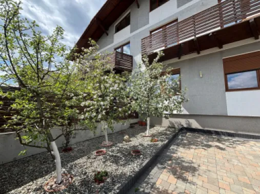 Casa la cheie 5 camere 250 mp curte libera 4 bai P+1+M Arhitectilor