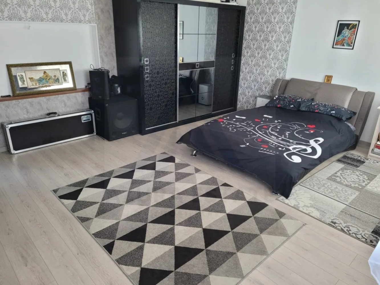 Casa la cheie 5 camere 250 mp curte libera 4 bai P+1+M Arhitectilor