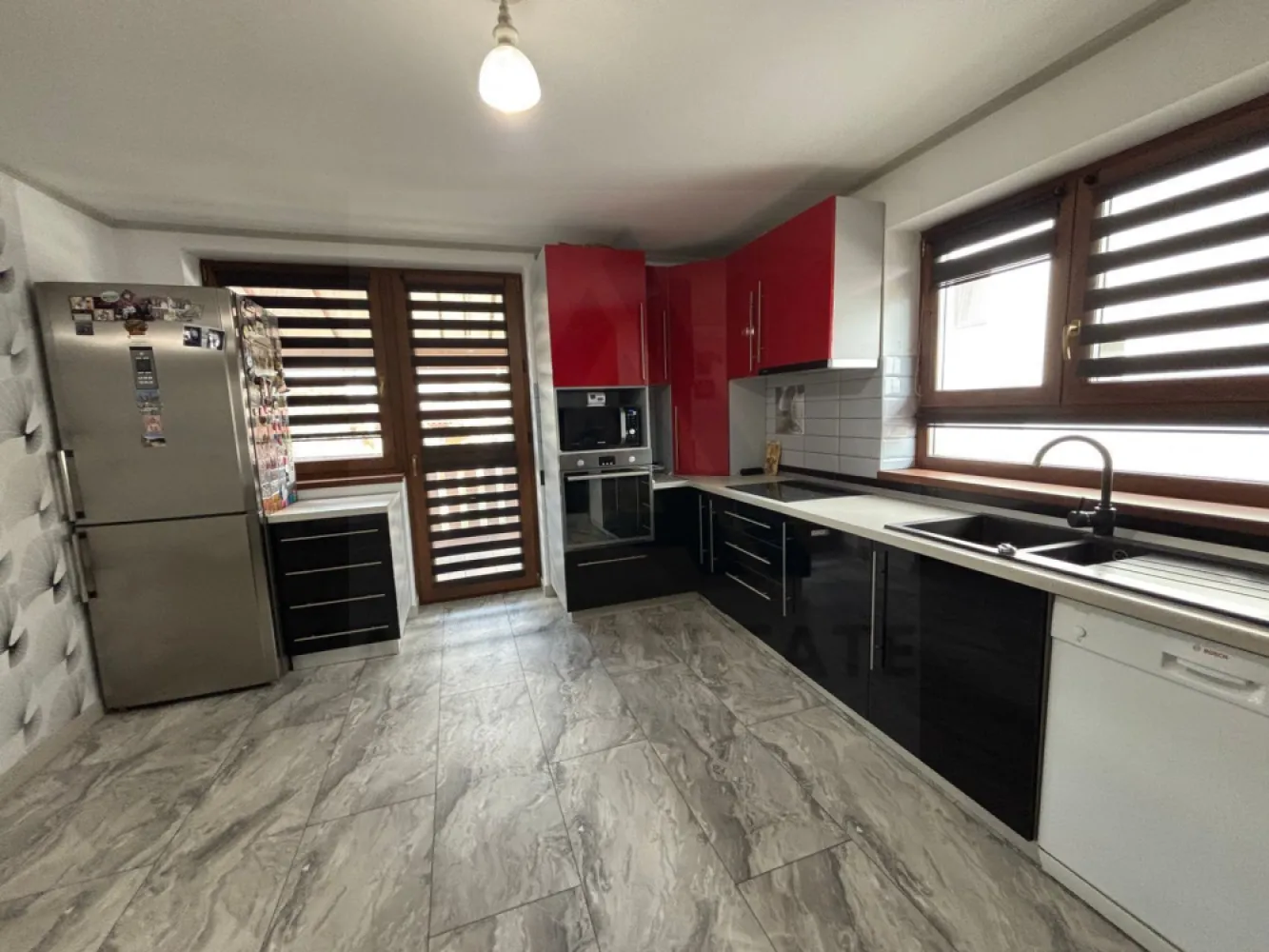 Casa la cheie 5 camere 250 mp curte libera 4 bai P+1+M Arhitectilor