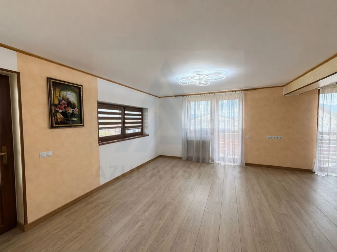 Casa la cheie 5 camere 250 mp curte libera 4 bai P+1+M Arhitectilor
