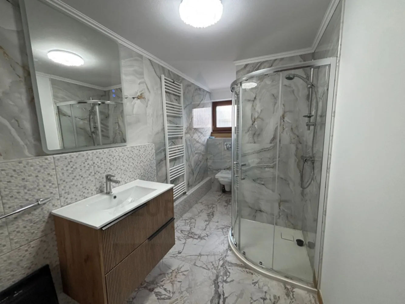 Casa la cheie 5 camere 250 mp curte libera 4 bai P+1+M Arhitectilor