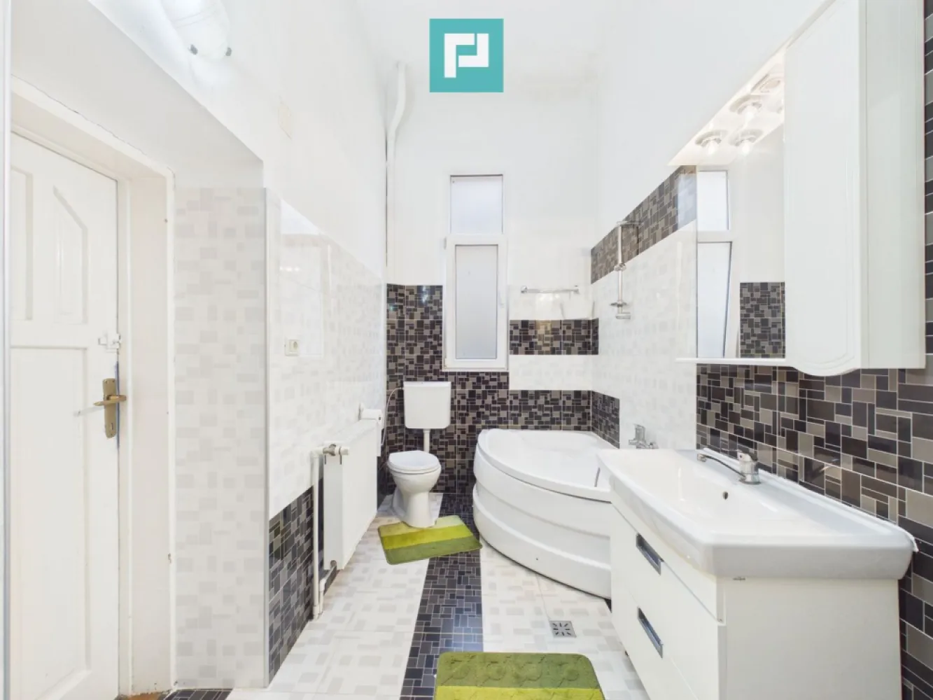 Apartament generos cu 3 camere – Zona Centrală