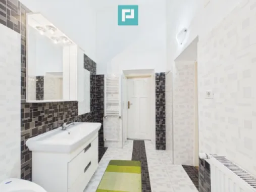 Apartament generos cu 3 camere – Zona Centrală