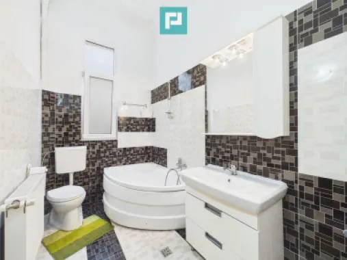Apartament generos cu 3 camere – Zona Centrală