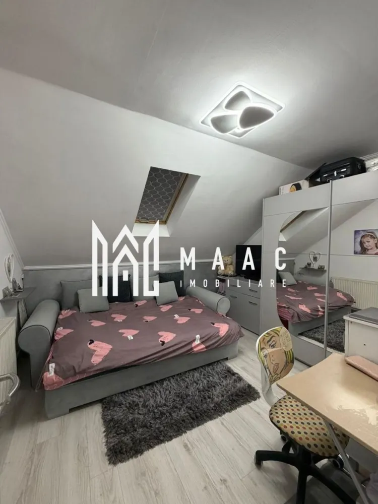 APARTAMENT 3 CAMERE i SELIMBAR I UNIRI I PARCARE - MAAC Imobiliare vă propune spre vânzare un apartament modern și spațios cu 3 camere, situat în Șelimbăr, zona Triajului - Unirii, într-o locație liniștită, perfectă pentru familii care își doresc confort și acces rapid la toate facilitățile necesare.

Imobilul este amplasat în apropierea școlii, grădiniței și magazinelor, oferind un stil de viață practic și relaxant.

Detalii proprietate:

* Suprafață utilă: 70 mp
* Pod pe toată suprafața apartamentului – ideal pentru mansardare sau spațiu generos de depozitare
* Compartimentare eficientă:
 * living open-space cu bucătărie
 * 2 dormitoare luminoase
 * baie cu geam de aerisire
 * 2 balcoane

Apartamentul se remarcă prin luminozitatea naturală, compartimentarea practică și starea foarte bună de întreținere, fiind pregătit pentru a deveni căminul perfect al noii familii.

O alegere excelentă atât pentru locuit, cât și pentru investiție!

Pt mai multe detalii precizați că ați văzut anunțul cu ID3049665